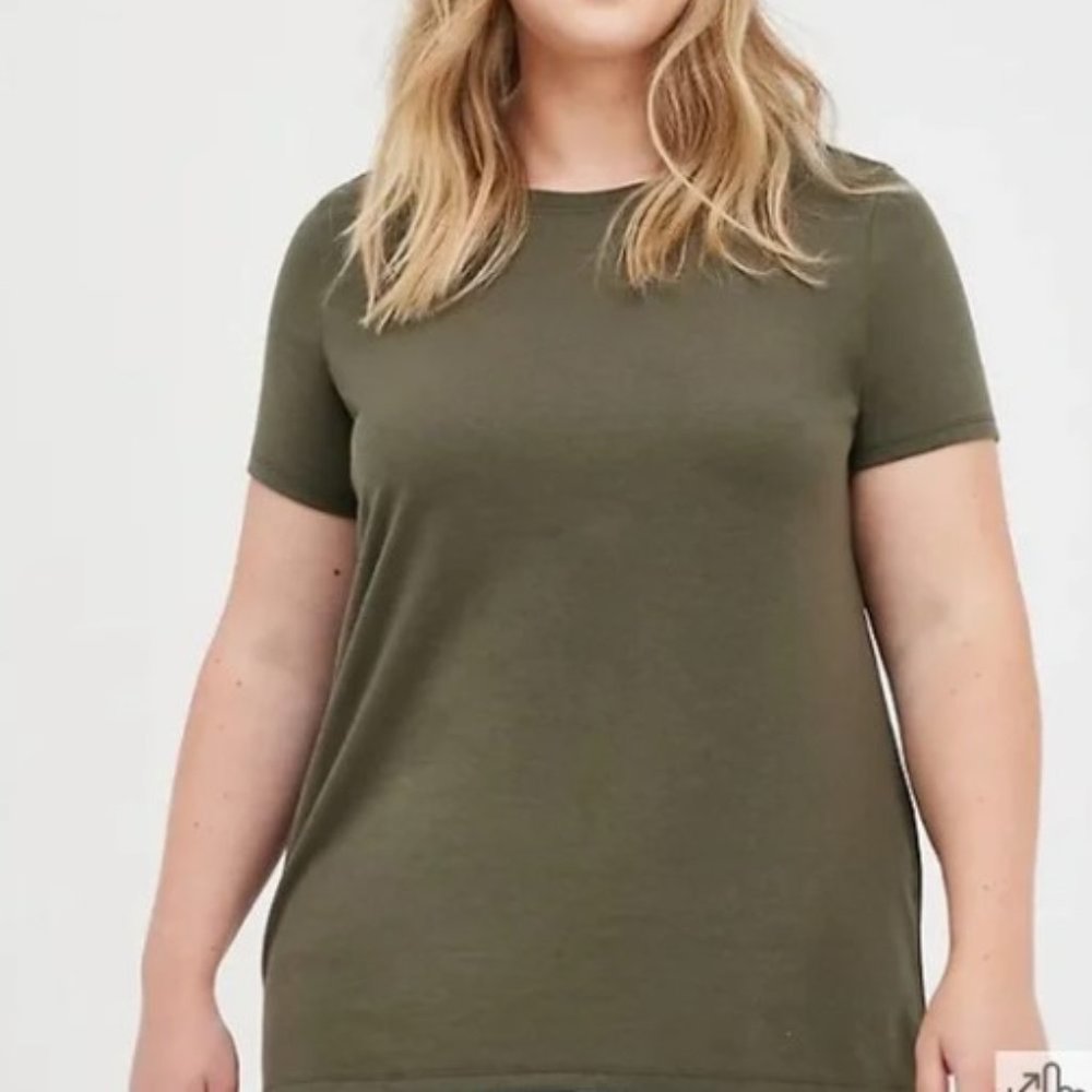 Torrid classic fit tee olive green short sleeve crewneck T-shirt Size 4